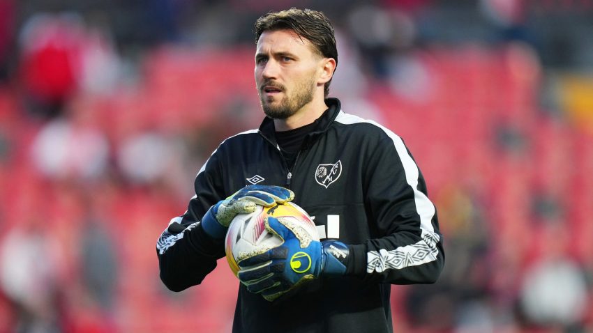 Димитриевски им се извни на тренерот и соиграчите – Валенсија ќе го казни парично