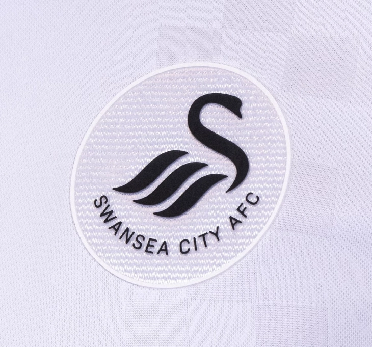 Милијардерката Стјуарт им се приклучи на Модриќ и Снуп Дог во Свонси