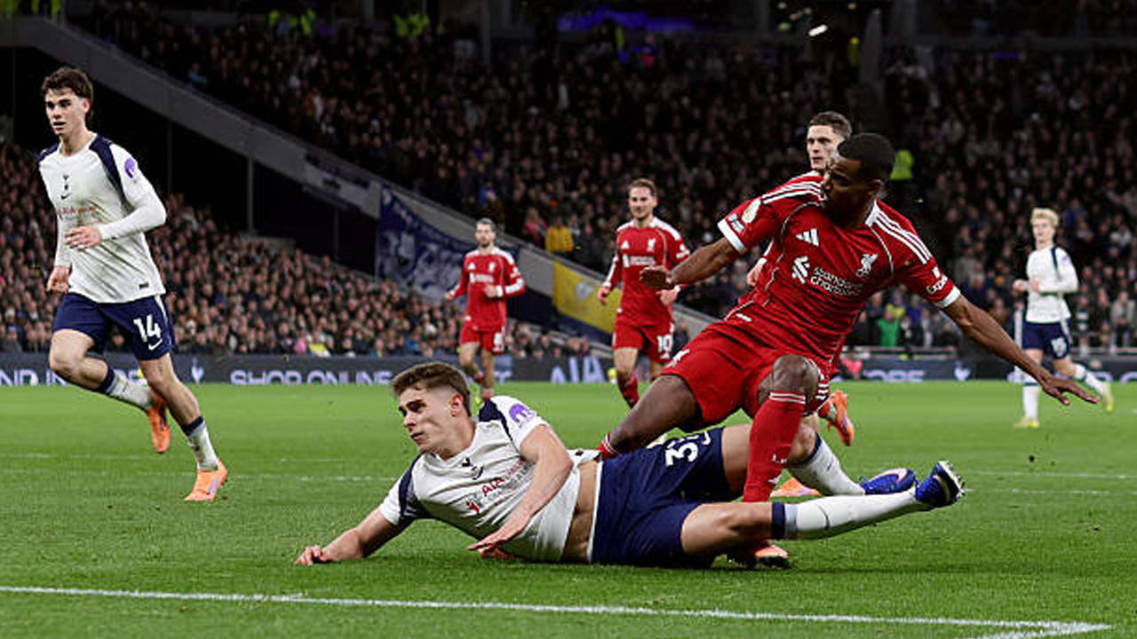 Тренерот на Тотенхем во одбрана на Ван де Вен